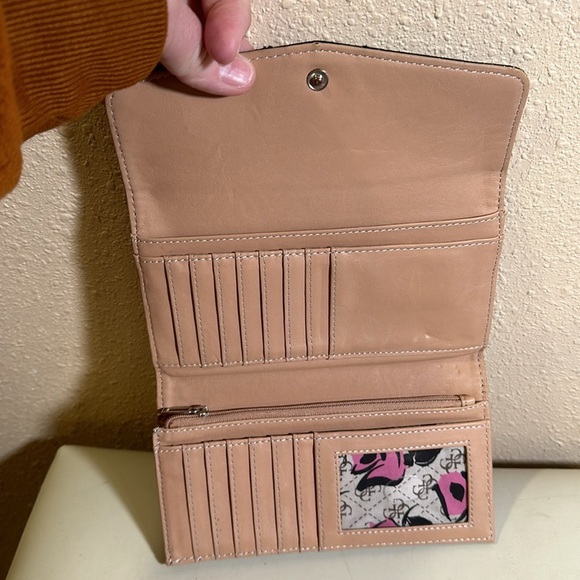Guess tri fold wallet - Picture 4 of 4